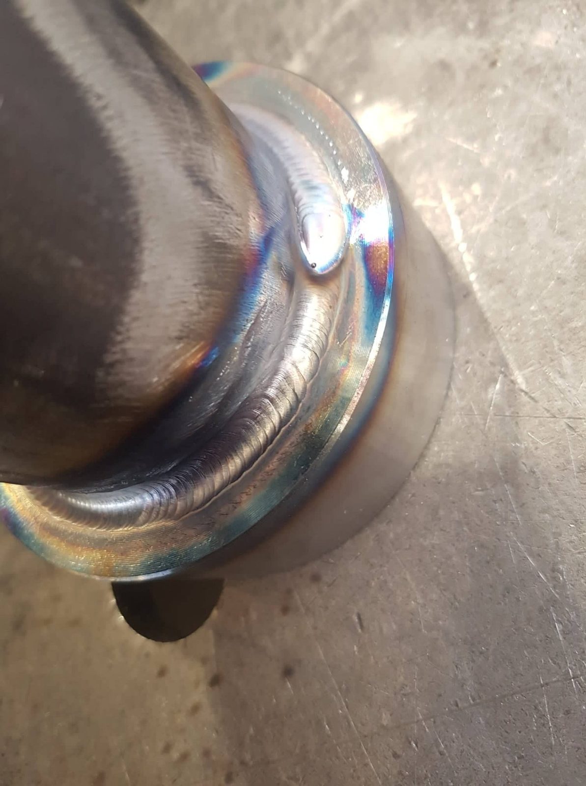 Cordone TIG a spina di pesce su tubo in acciaio inox — Pierotti WS