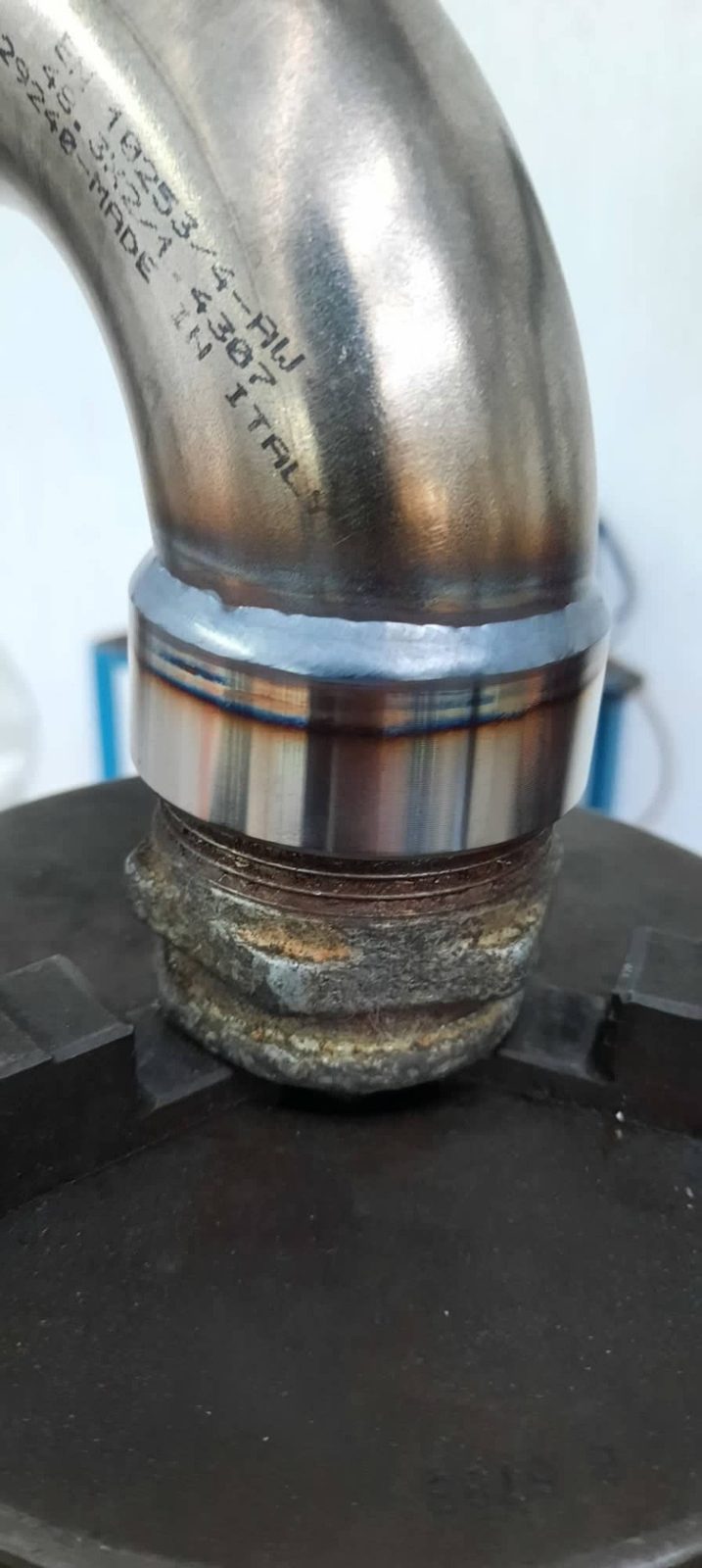 Curva in acciaio inox posizionata per la saldatura — Pierotti WS