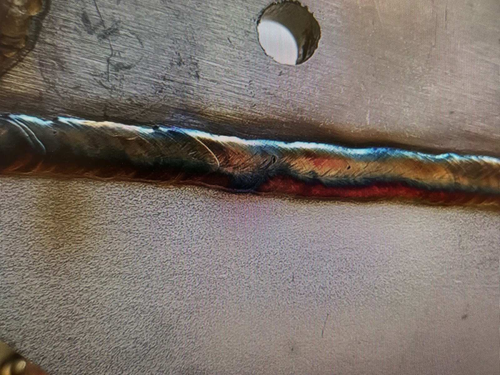 Dettaglio ravvicinato di un cordone MIG/MAG su acciaio al carbonio — Pierotti WS